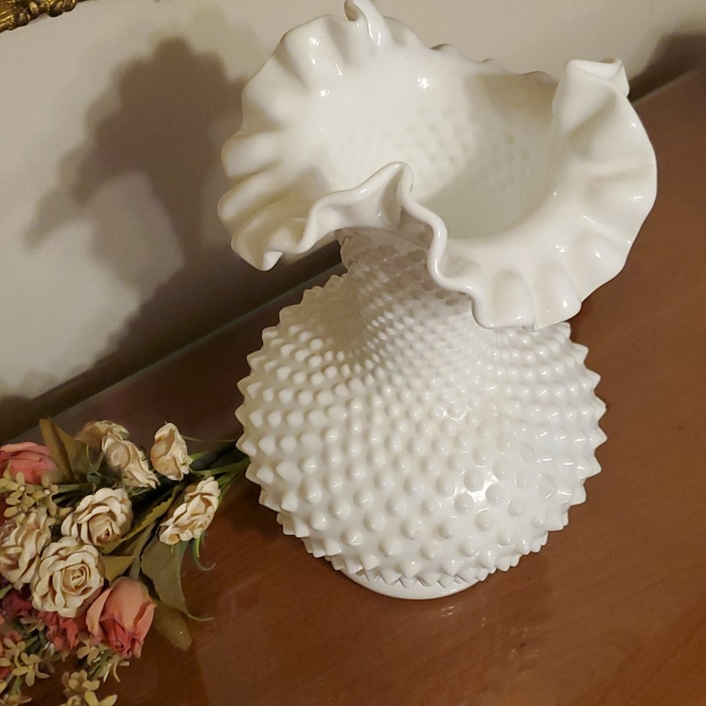 Fenton White Milk Glass Ruffle Hobnail Vase - Picture 15 of 15